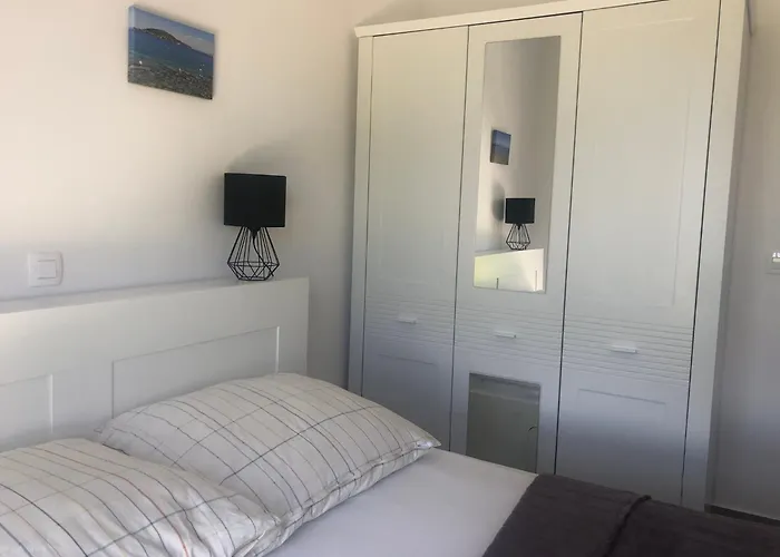 Aeona Apartment *