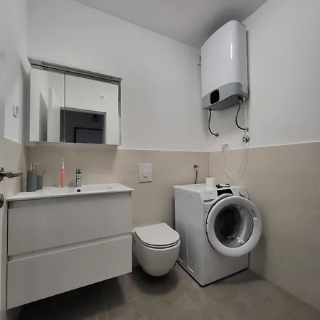 Aeona Apartment *