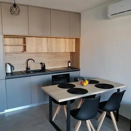Aeona Apartment *