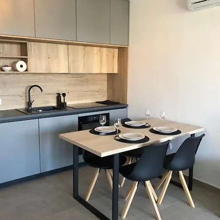Aeona Apartment *