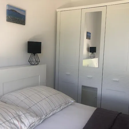 Aeona Apartment *